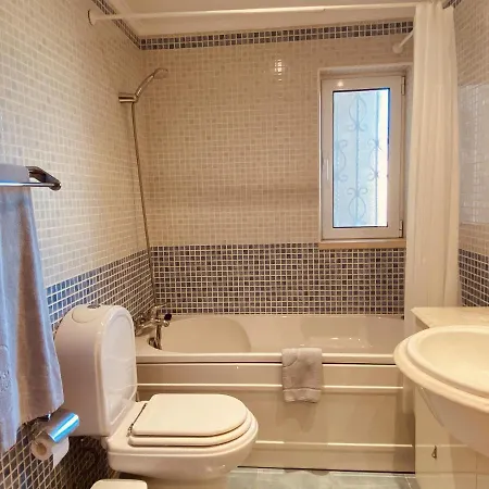Vista - Shared Pool - 4 Guests -