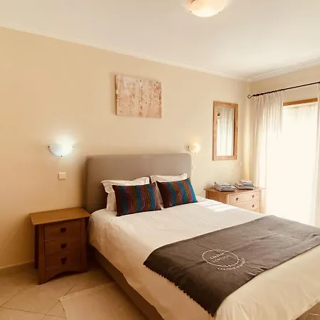 Vista - Shared Pool - 4 Guests - Albufeira